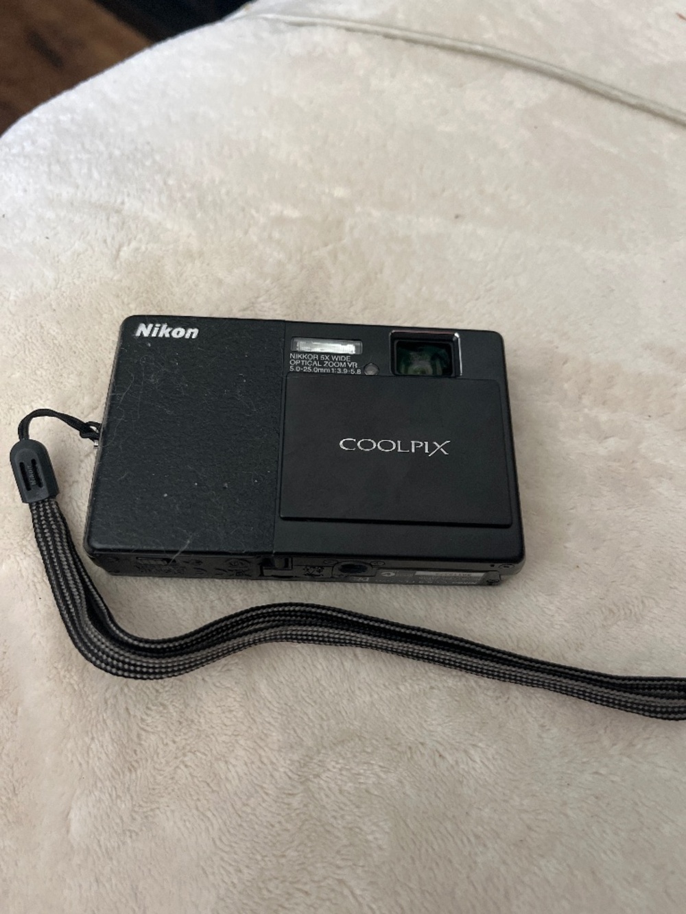 Nikon coolpix S70 digital camera-black